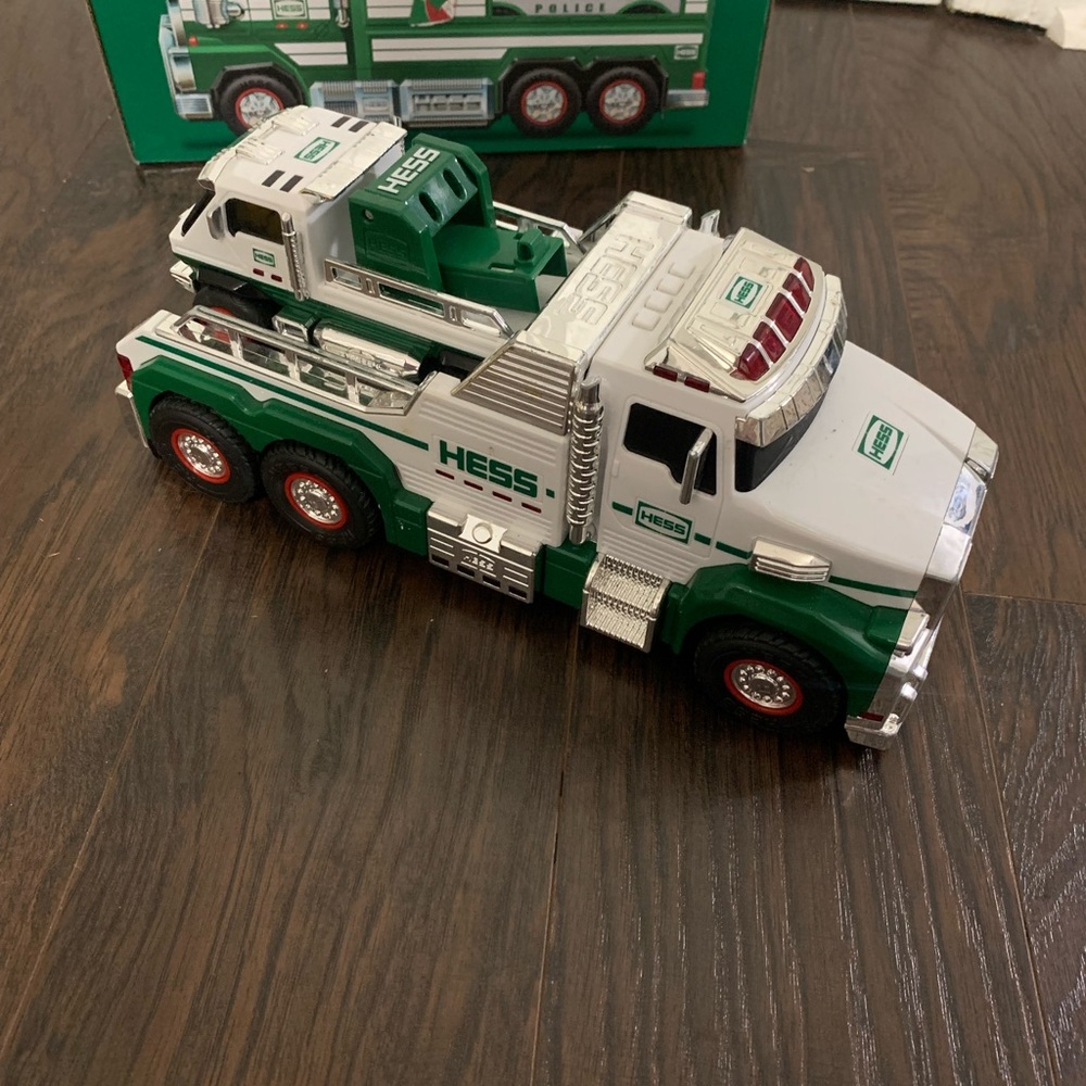 Hess tow truck set